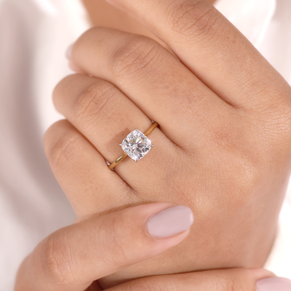 IGI Certified Oval Diamond Solitaire Engagement Ring in 14K 18K Gold