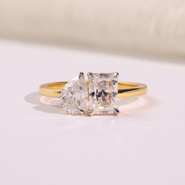 Oval & Radiant Diamond Engagement Ring in 14K/18K Gold
