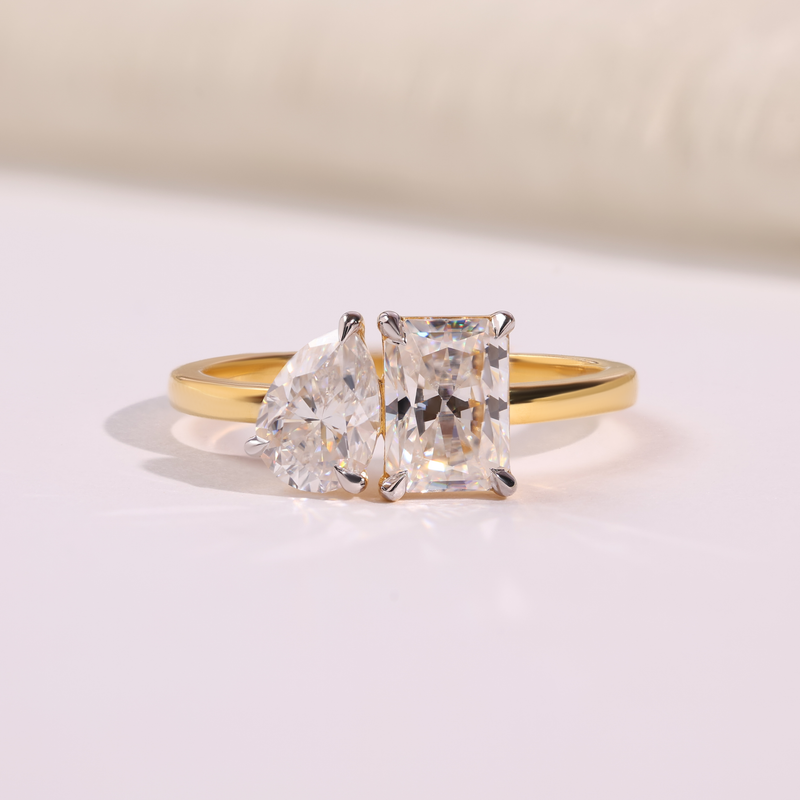 Oval & Radiant Diamond Engagement Ring in 14K/18K Gold